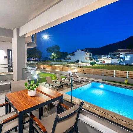 Perla Chrisi Ammoudia